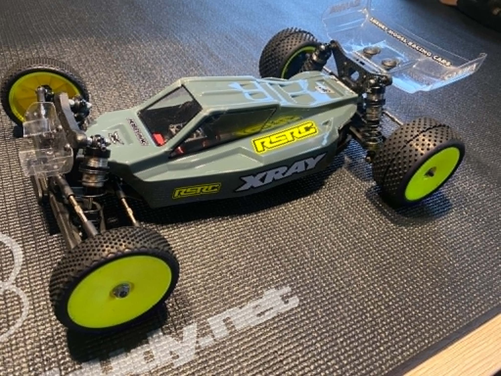 Xray XB2 carpet édition 2025, TT 1/10 4x2 Stock 13.5T, voiture radiocommandée de Gaëtan Durie, RC Park